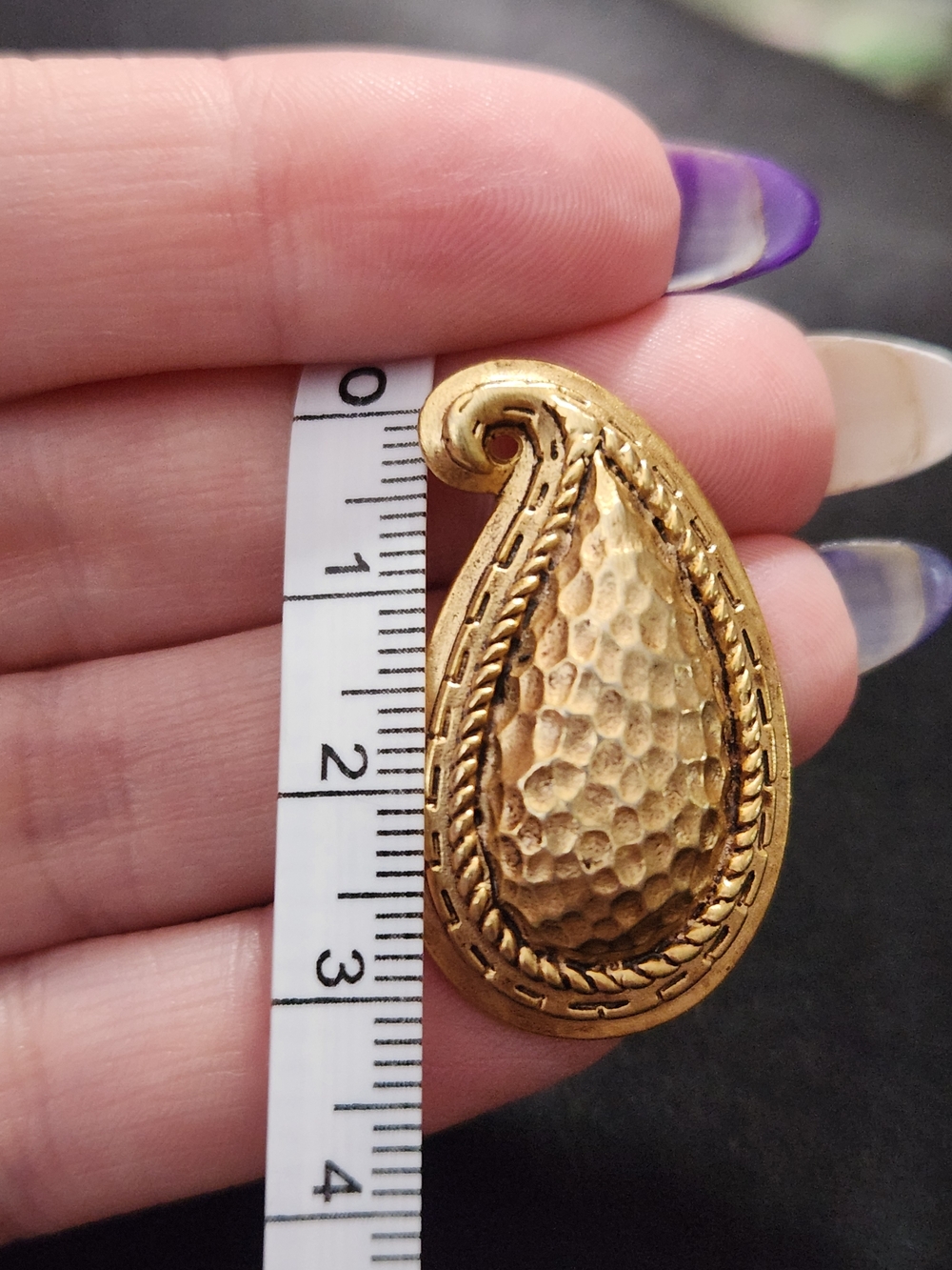 Oscar de la Renta Gold Hammered Teardrop Paisley Post Earrings - Picture 4 of 5